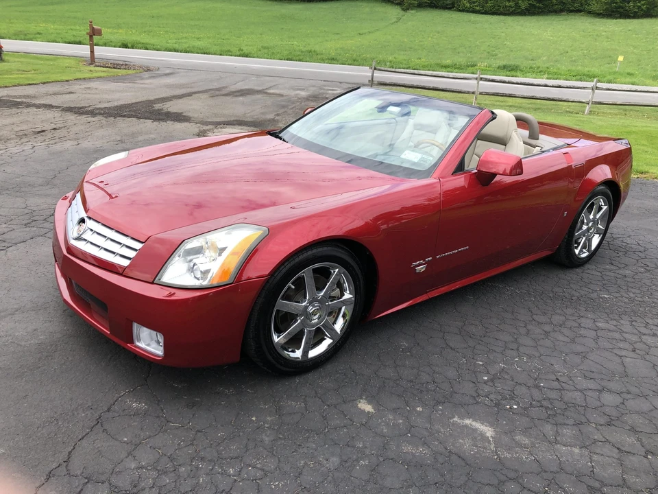 2005 Cadillac XLR - Image 3 of 31