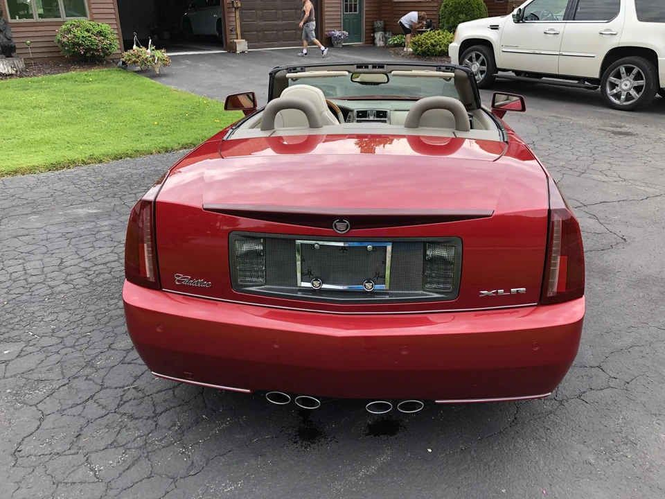 2005 Cadillac XLR - Image 9 of 31