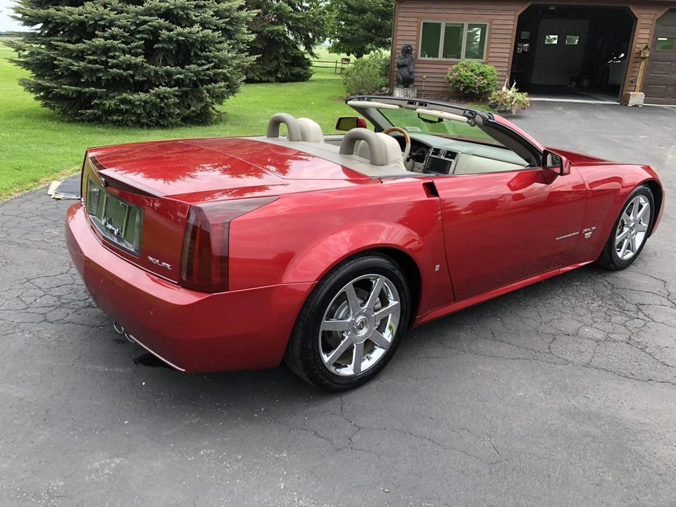 2005 Cadillac XLR - Image 10 of 31
