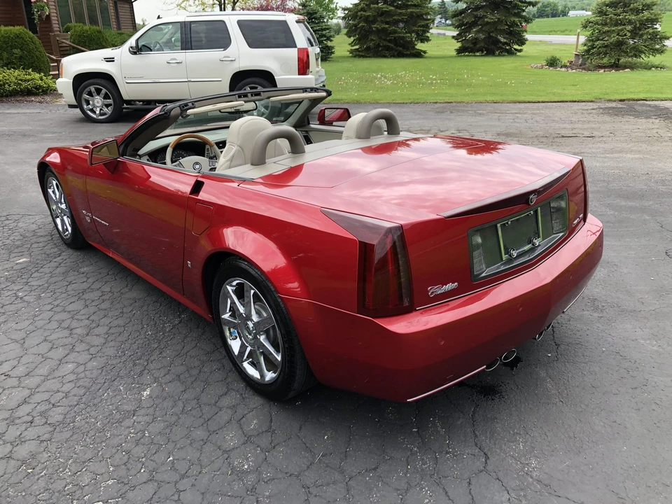 2005 Cadillac XLR - Image 7 of 31