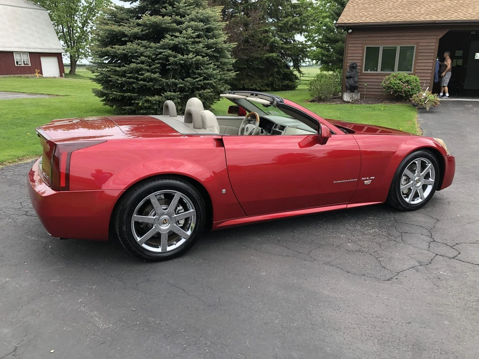 2005 Cadillac XLR - Image 12 of 31