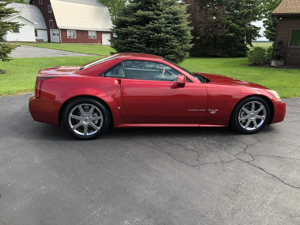 2005 Cadillac XLR - Image 27 of 31