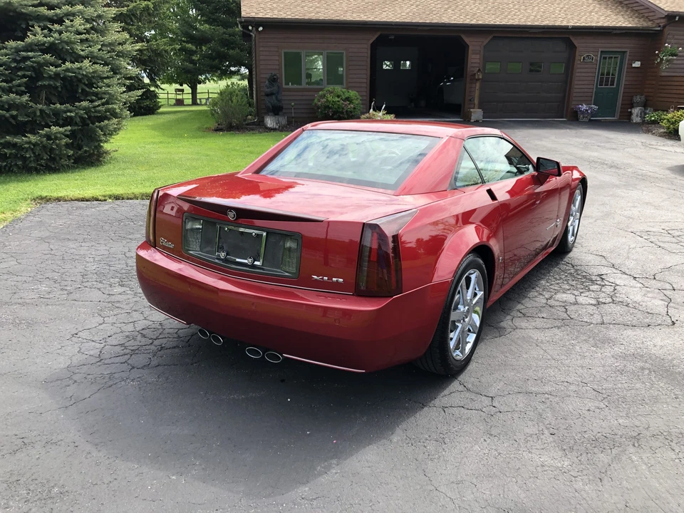 2005 Cadillac XLR - Image 24 of 31