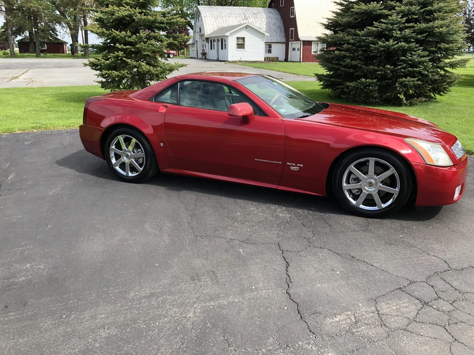 2005 Cadillac XLR - Image 28 of 31