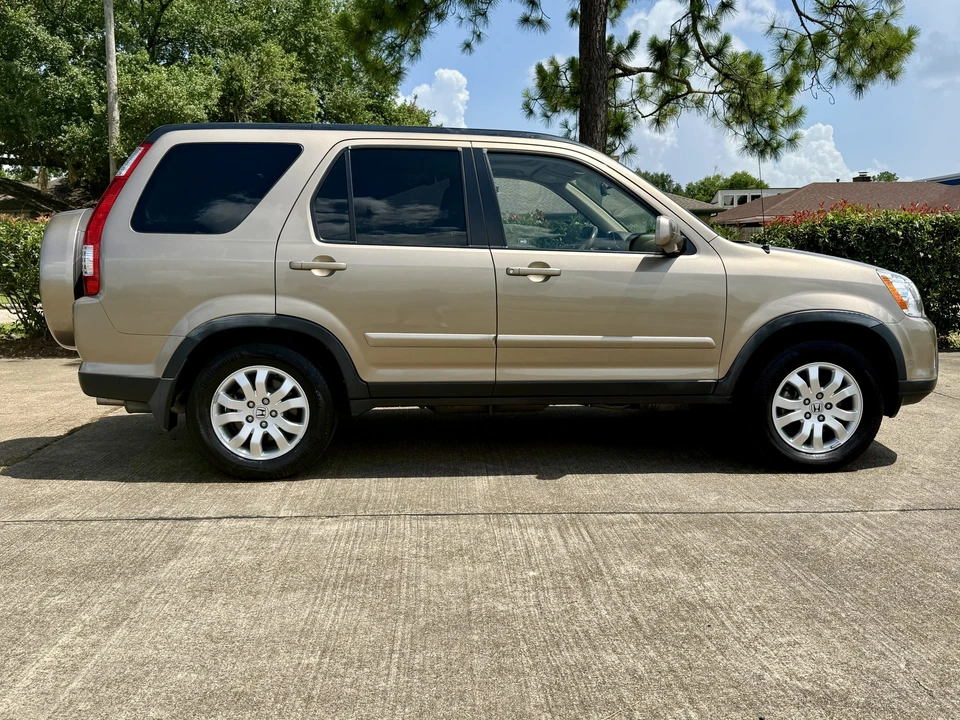 2005 Honda CR-V 2nd Gen - Image 8 of 31