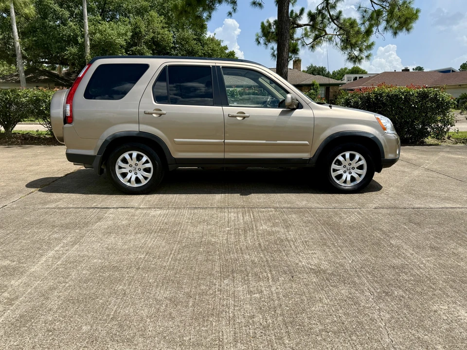 2005 Honda CR-V 2nd Gen - Image 7 of 31