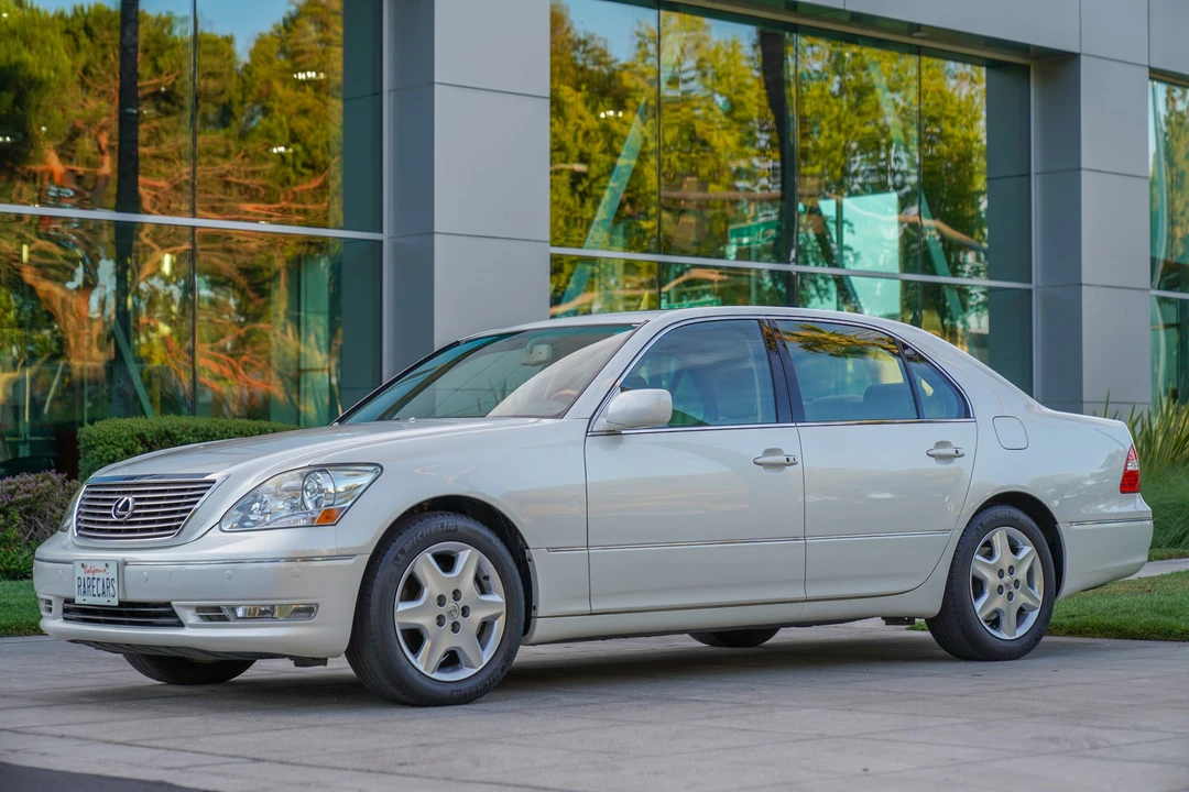2005 Lexus LS 3rd Gen - Image 2 of 31