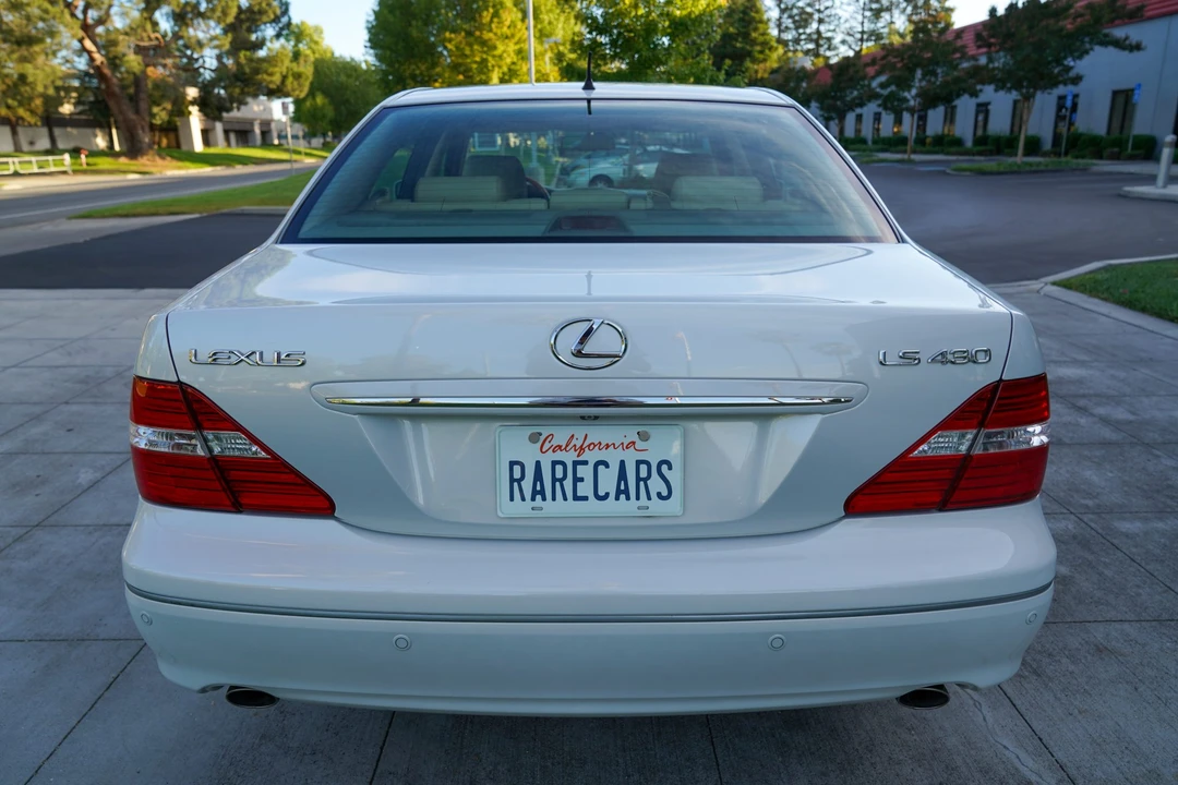 2005 Lexus LS 3rd Gen - Image 25 of 31