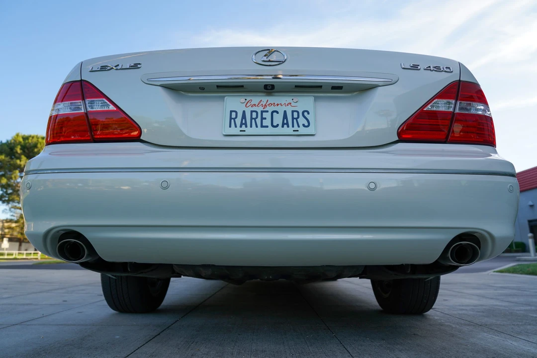 2005 Lexus LS 3rd Gen - Image 26 of 31