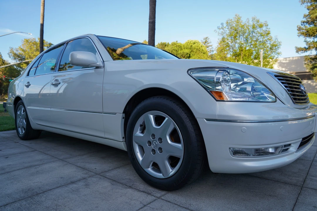 2005 Lexus LS 3rd Gen - Image 12 of 31
