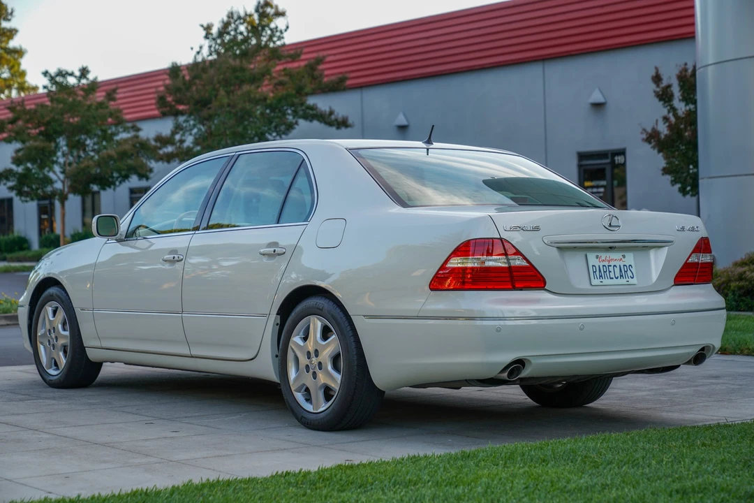 2005 Lexus LS 3rd Gen - Image 8 of 31
