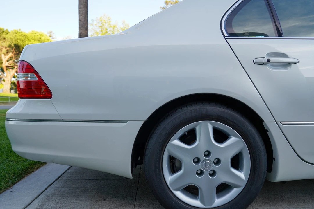 2005 Lexus LS 3rd Gen - Image 28 of 31