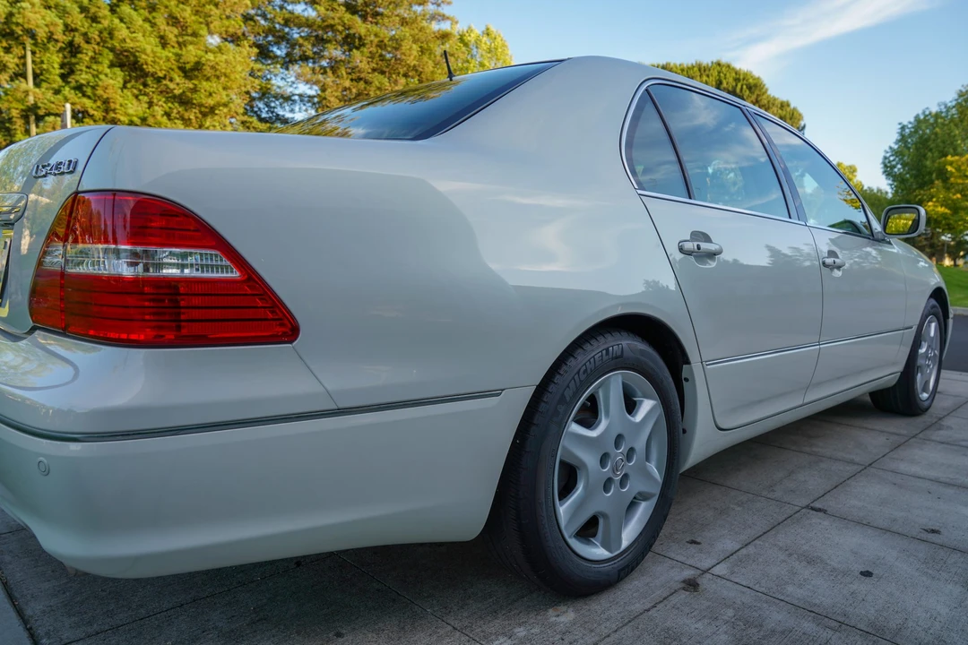 2005 Lexus LS 3rd Gen - Image 27 of 31