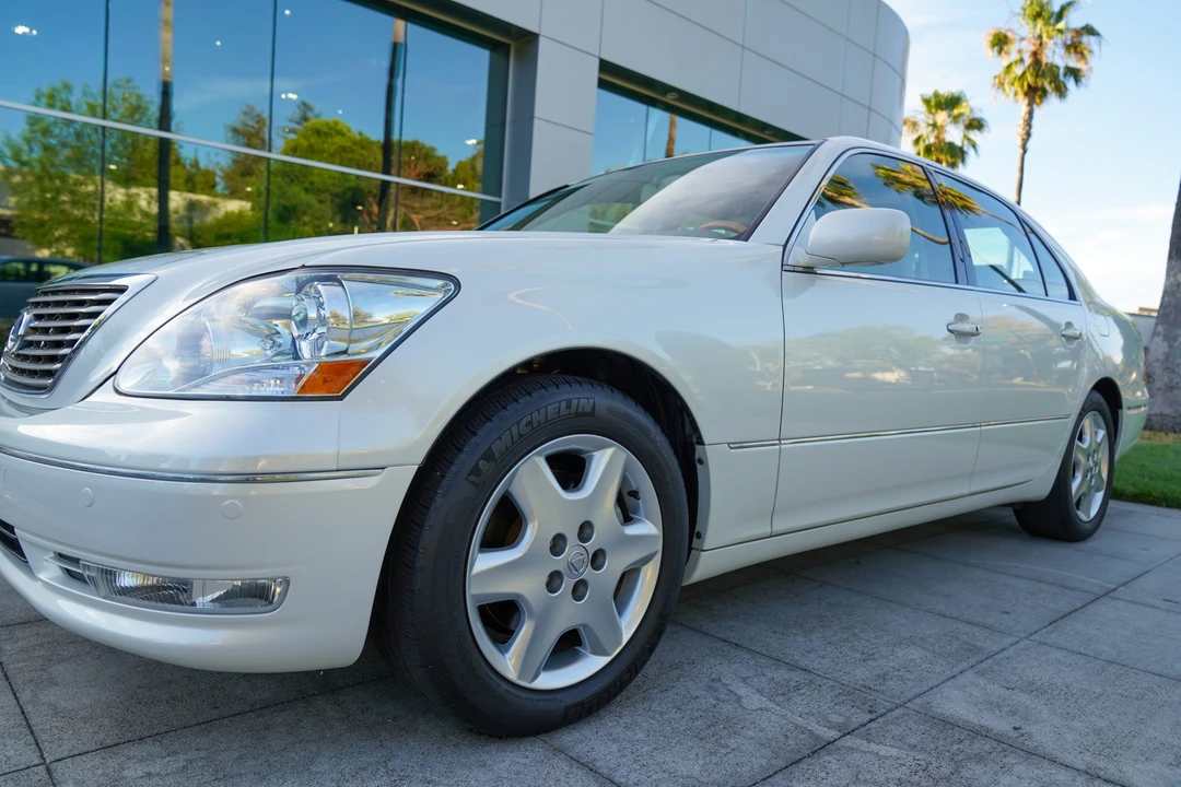 2005 Lexus LS 3rd Gen - Image 13 of 31