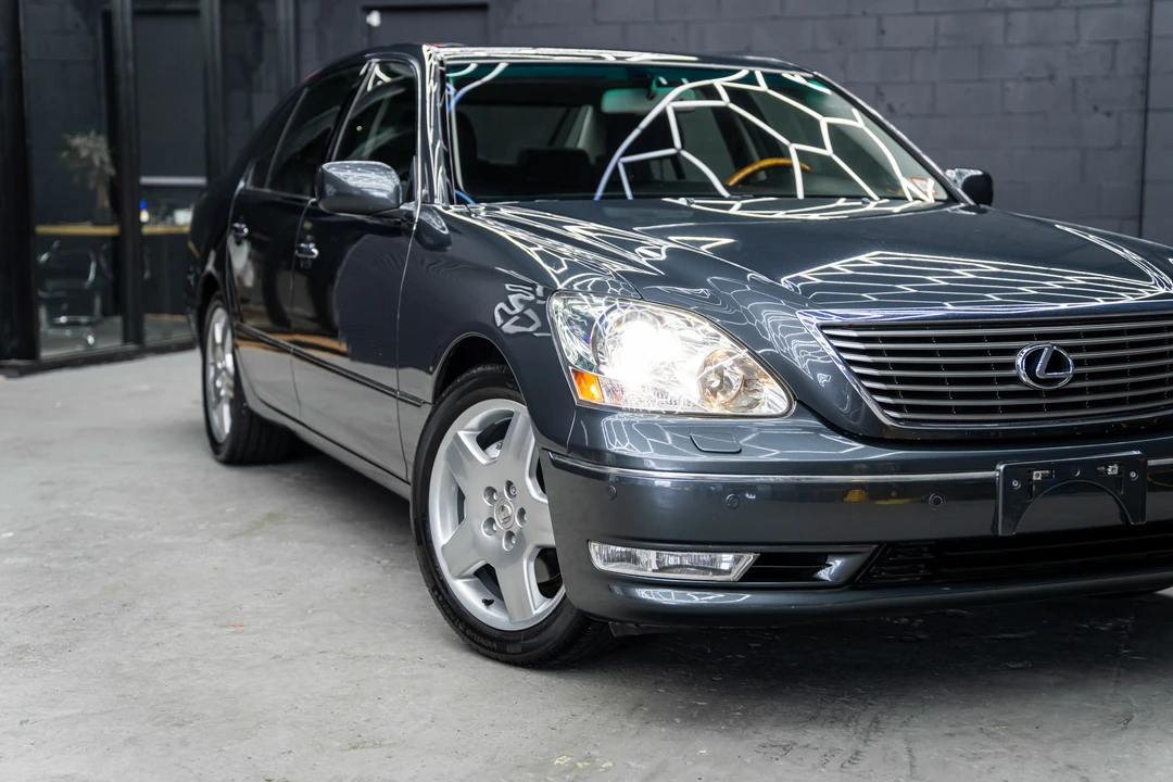 2005 Lexus LS 3rd Gen - Image 18 of 31