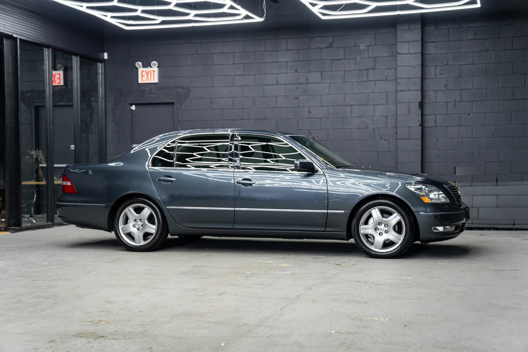 2005 Lexus LS 3rd Gen - Image 12 of 31