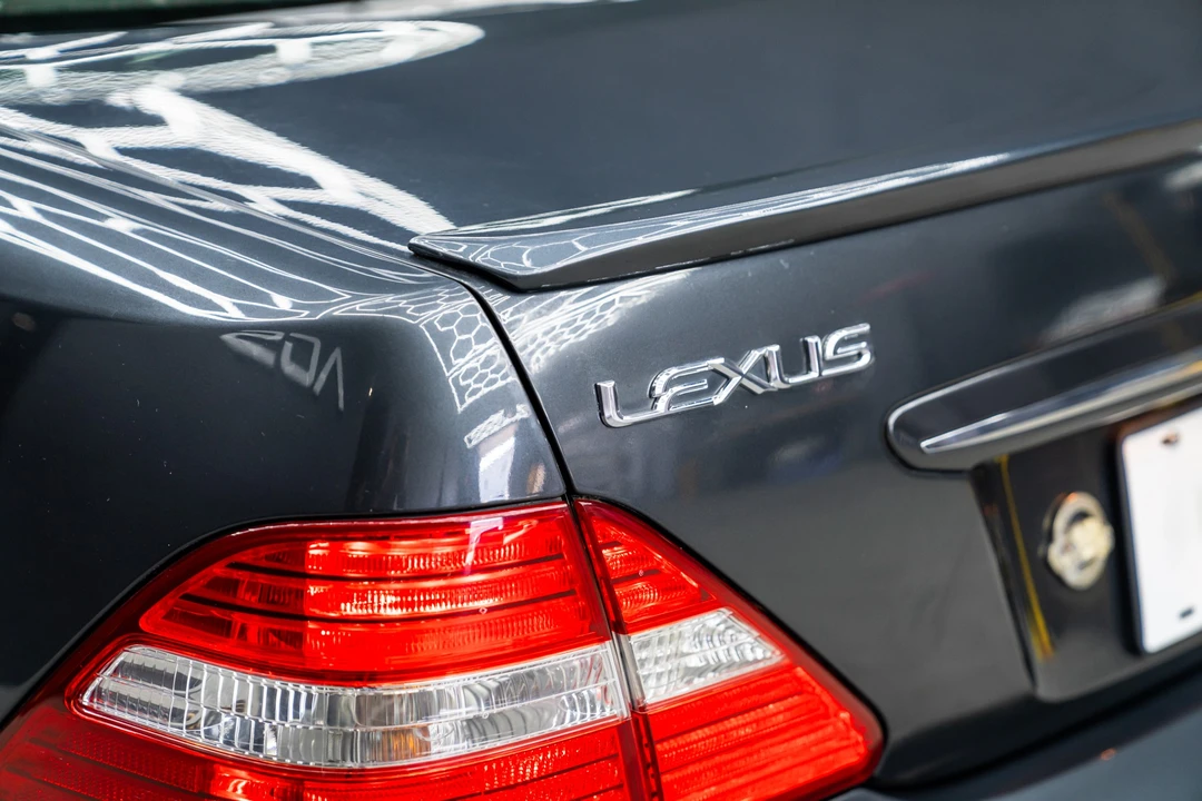 2005 Lexus LS 3rd Gen - Image 28 of 31
