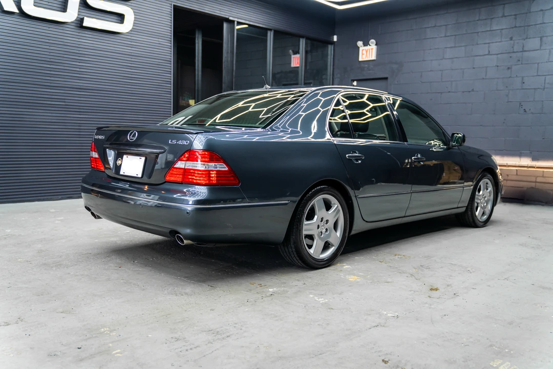 2005 Lexus LS 3rd Gen - Image 11 of 31