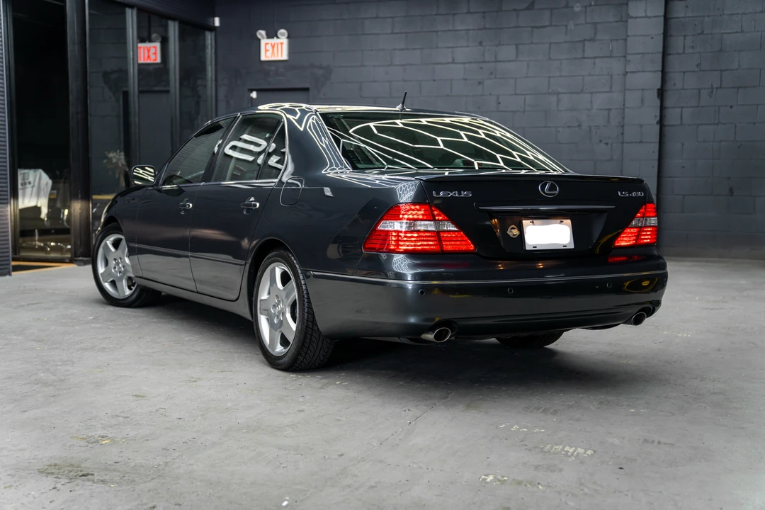 2005 Lexus LS 3rd Gen - Image 7 of 31