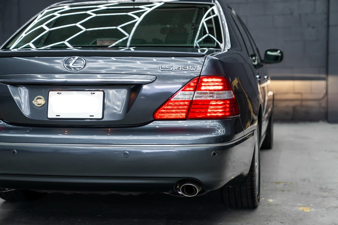 2005 Lexus LS 3rd Gen - Image 29 of 31