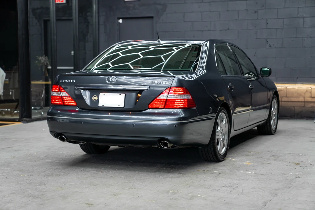 2005 Lexus LS 3rd Gen - Image 9 of 31