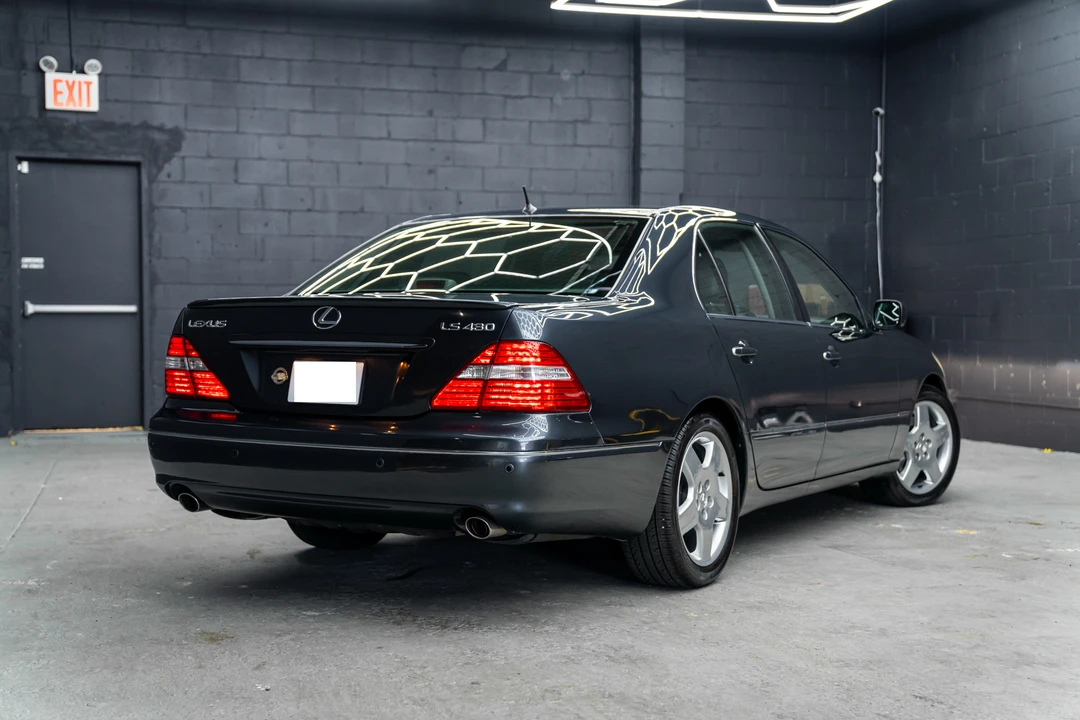 2005 Lexus LS 3rd Gen - Image 10 of 31