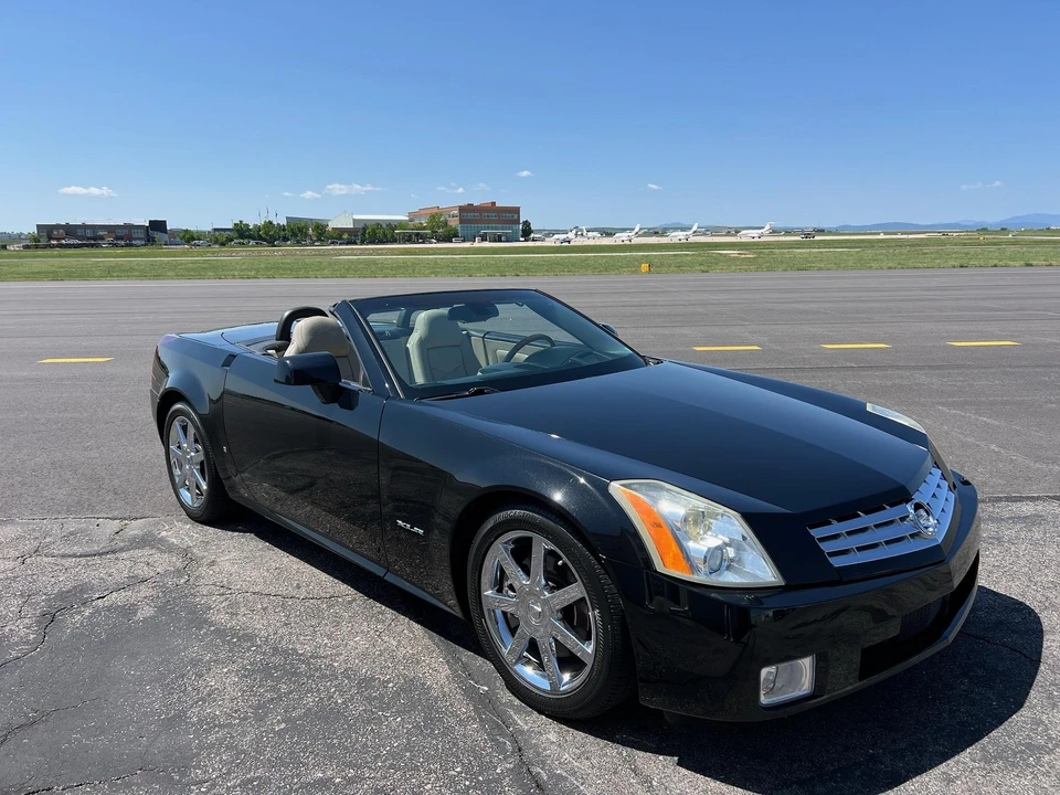 2006 Cadillac XLR - Image 9 of 31