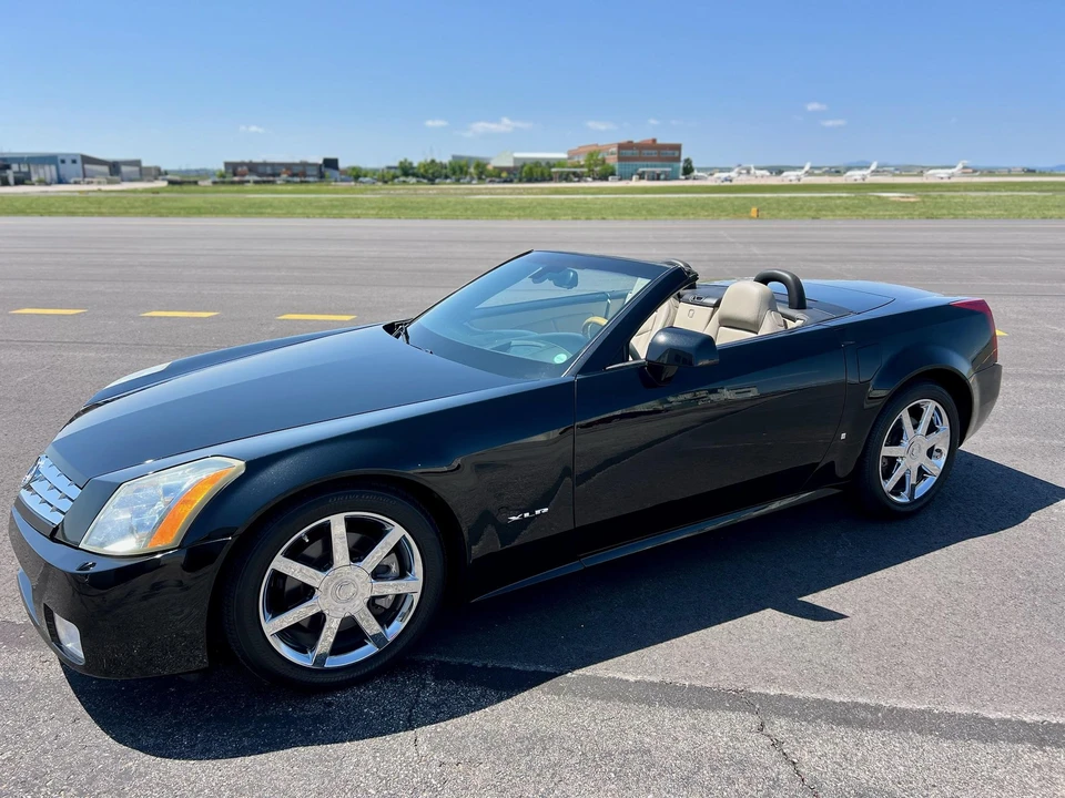 2006 Cadillac XLR - Image 2 of 31