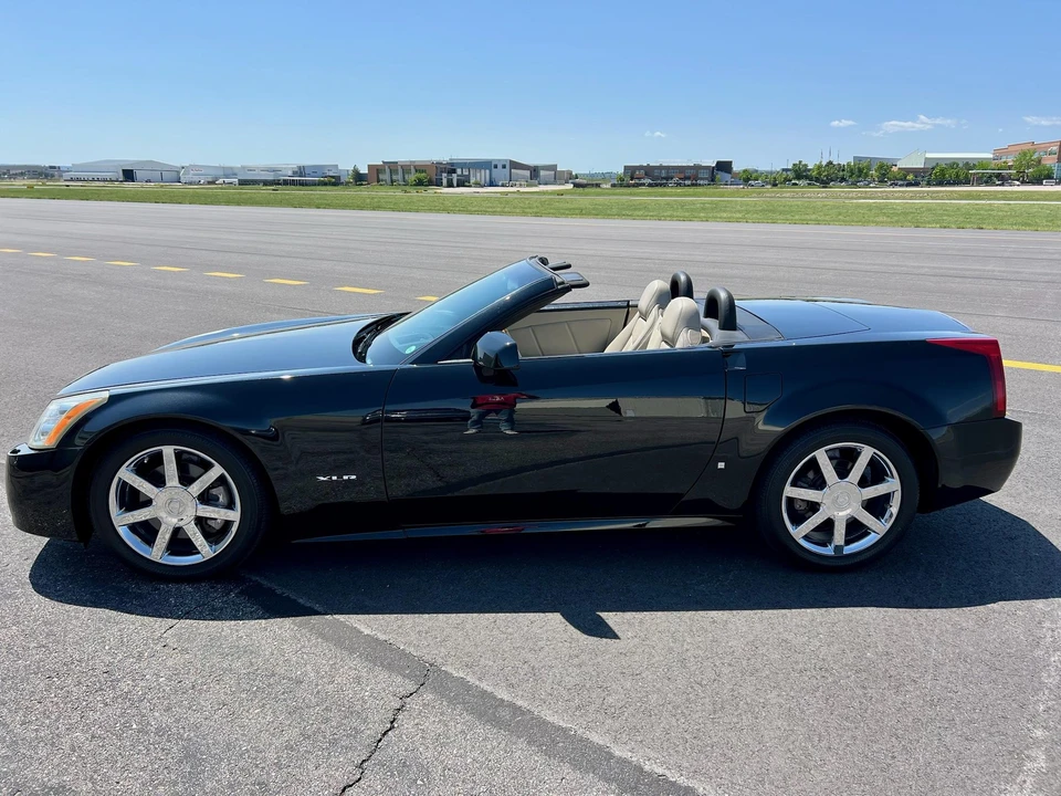 2006 Cadillac XLR - Image 15 of 31