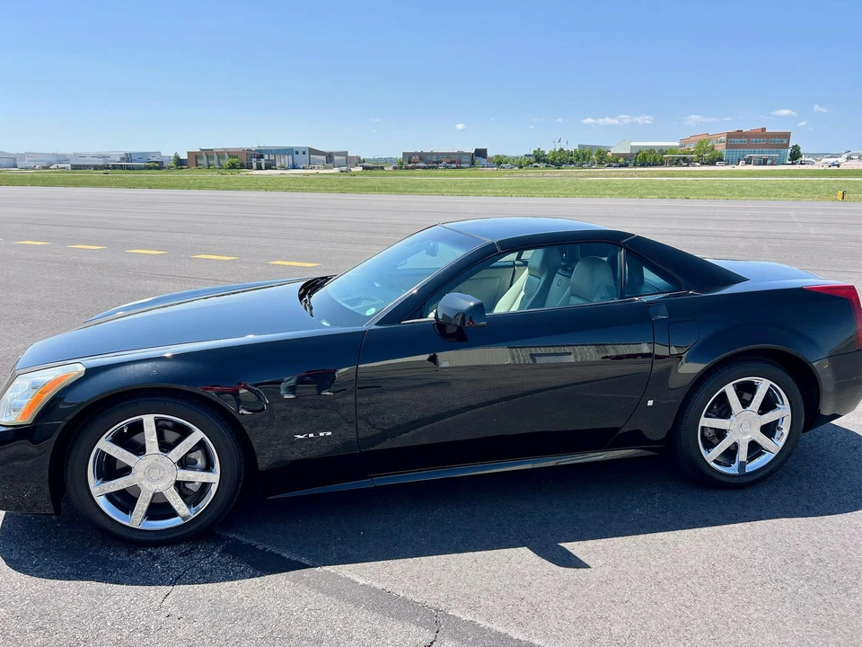 2006 Cadillac XLR - Image 16 of 31