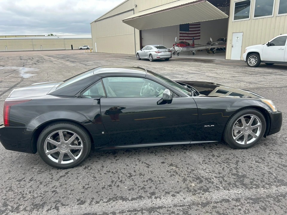 2006 Cadillac XLR - Image 28 of 31