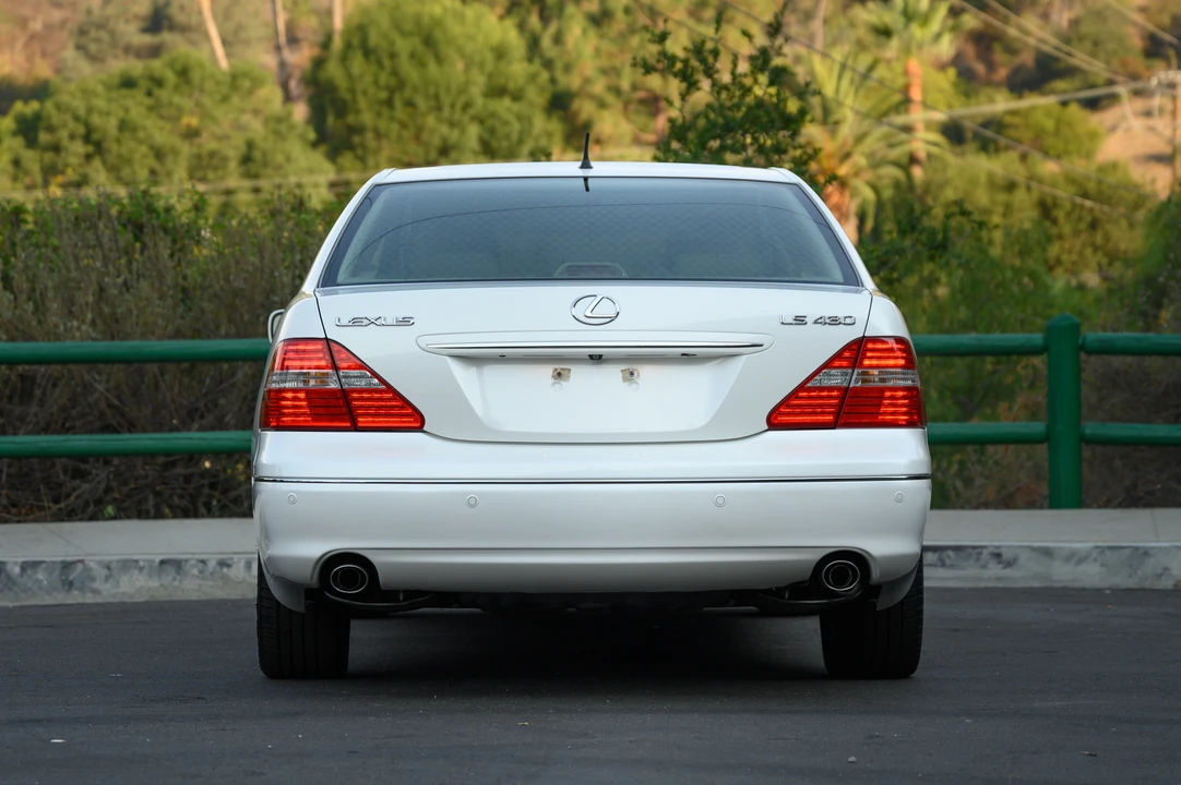 2006 Lexus LS 3rd Gen - Image 18 of 31