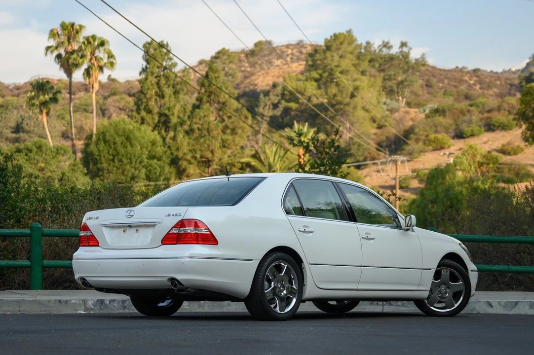 2006 Lexus LS 3rd Gen - Image 14 of 31