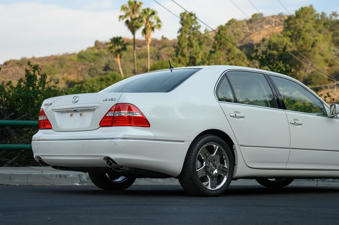 2006 Lexus LS 3rd Gen - Image 16 of 31