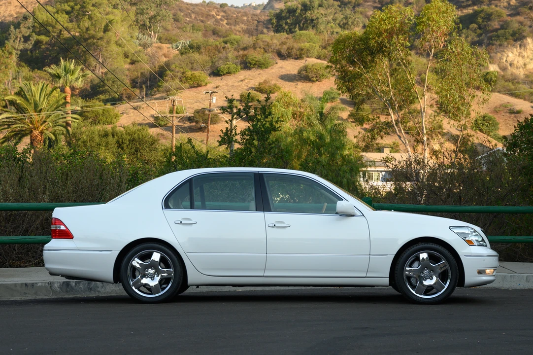 2006 Lexus LS 3rd Gen - Image 13 of 31