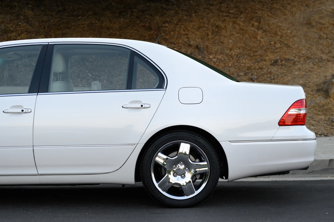 2006 Lexus LS 3rd Gen - Image 28 of 31