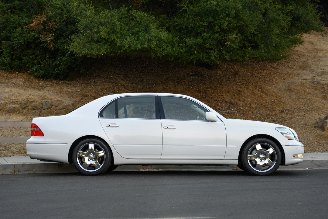 2006 Lexus LS 3rd Gen - Image 12 of 31