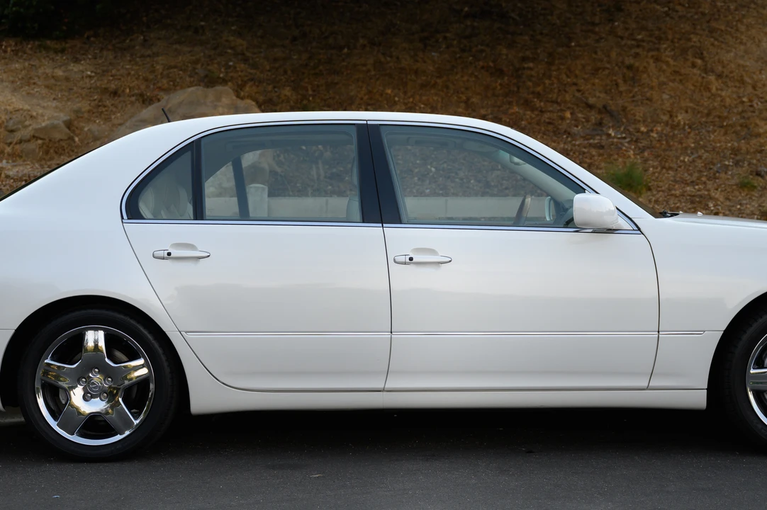 2006 Lexus LS 3rd Gen - Image 25 of 31