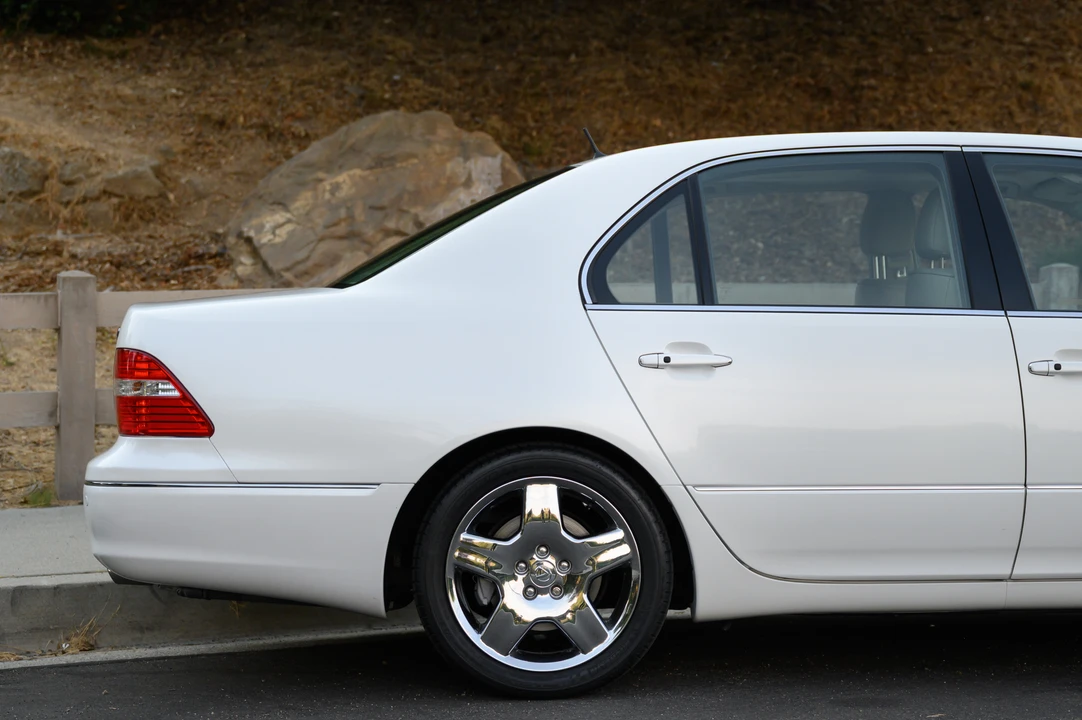 2006 Lexus LS 3rd Gen - Image 27 of 31