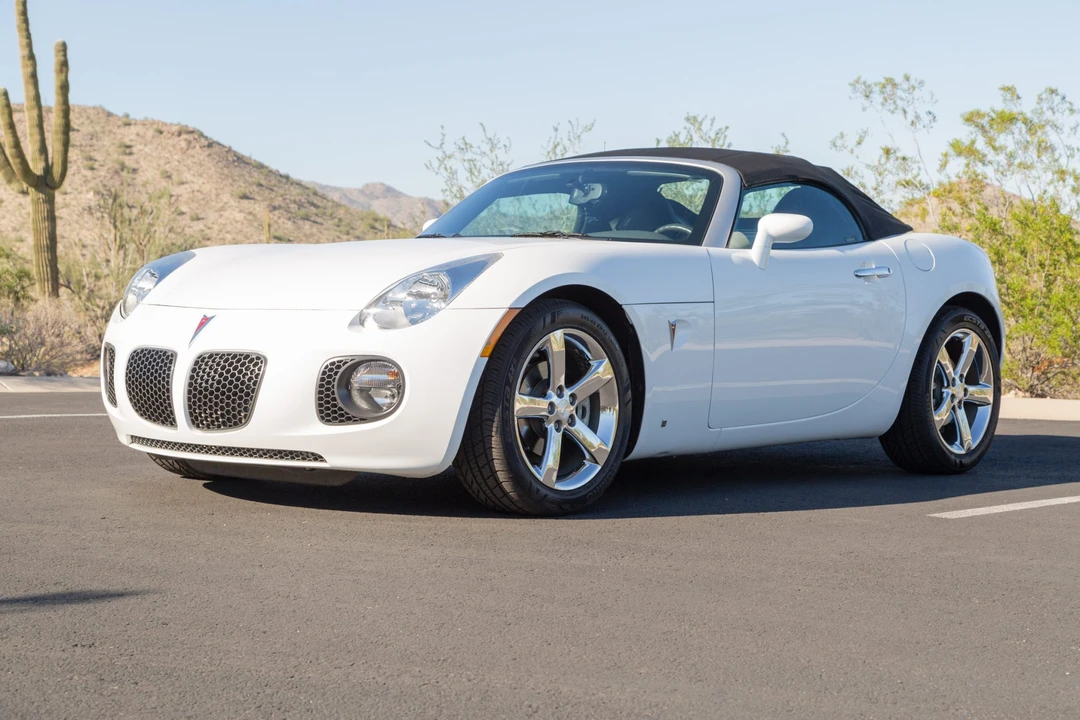 2007 Pontiac Solstice GXP - Image 2 of 31