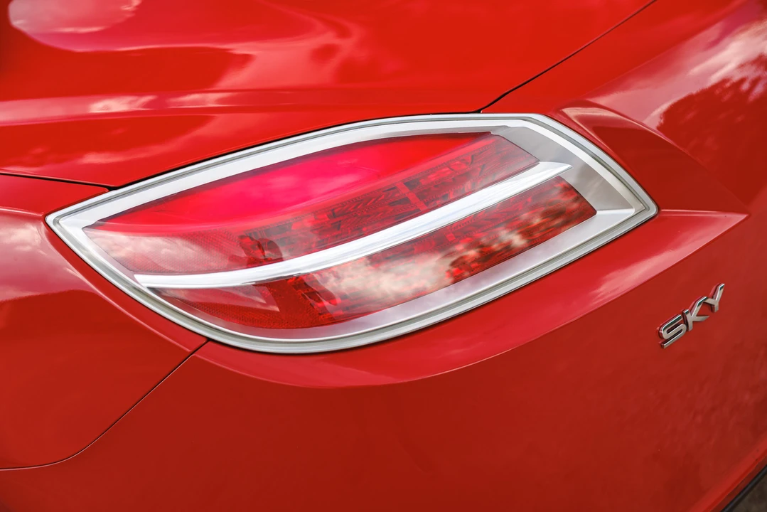 2007 Saturn Sky - Image 28 of 31