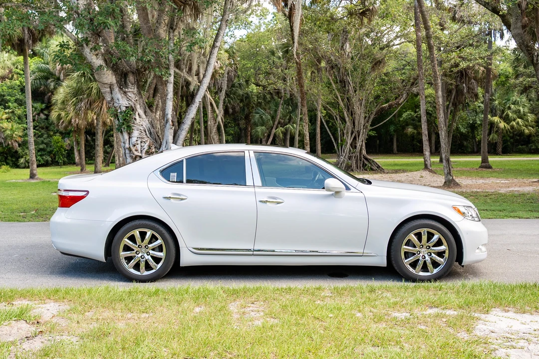 2009 Lexus LS 4th Gen - Image 4 of 31
