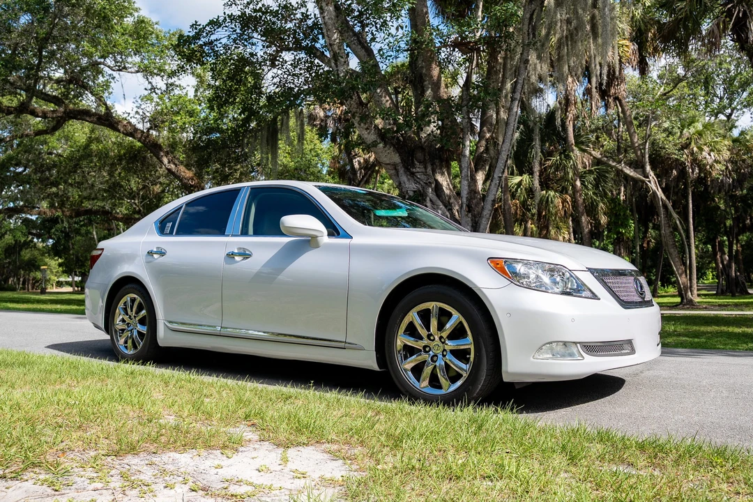 2009 Lexus LS 4th Gen - Image 10 of 31