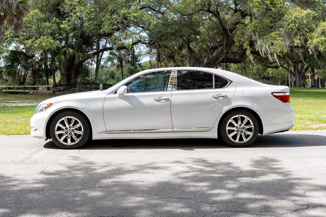 2009 Lexus LS 4th Gen - Image 8 of 31