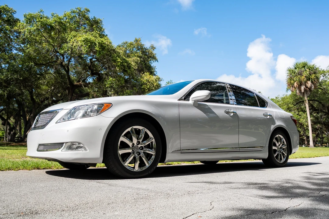 2009 Lexus LS 4th Gen - Image 16 of 31
