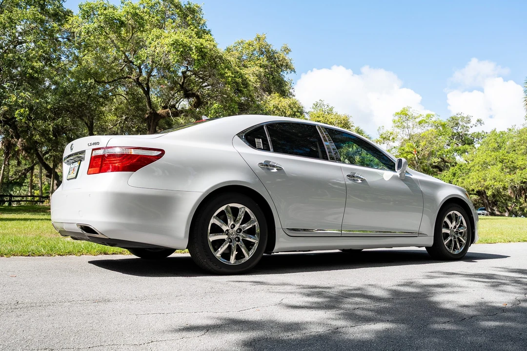 2009 Lexus LS 4th Gen - Image 11 of 31