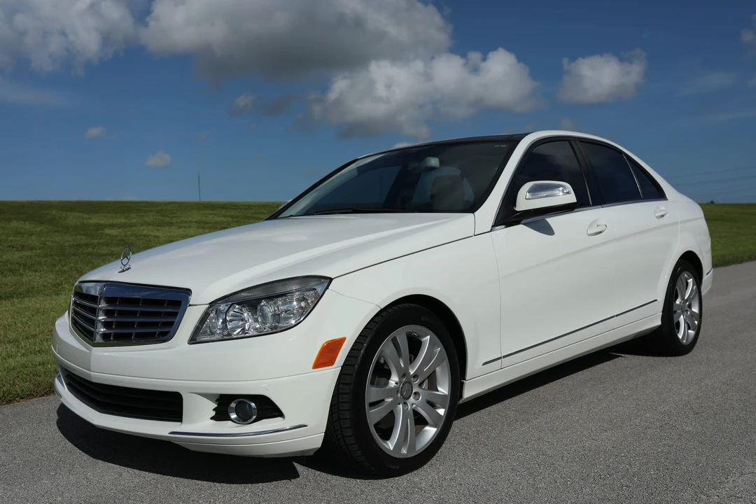2009 Mercedes-Benz W204 C-Class - Image 2 of 31