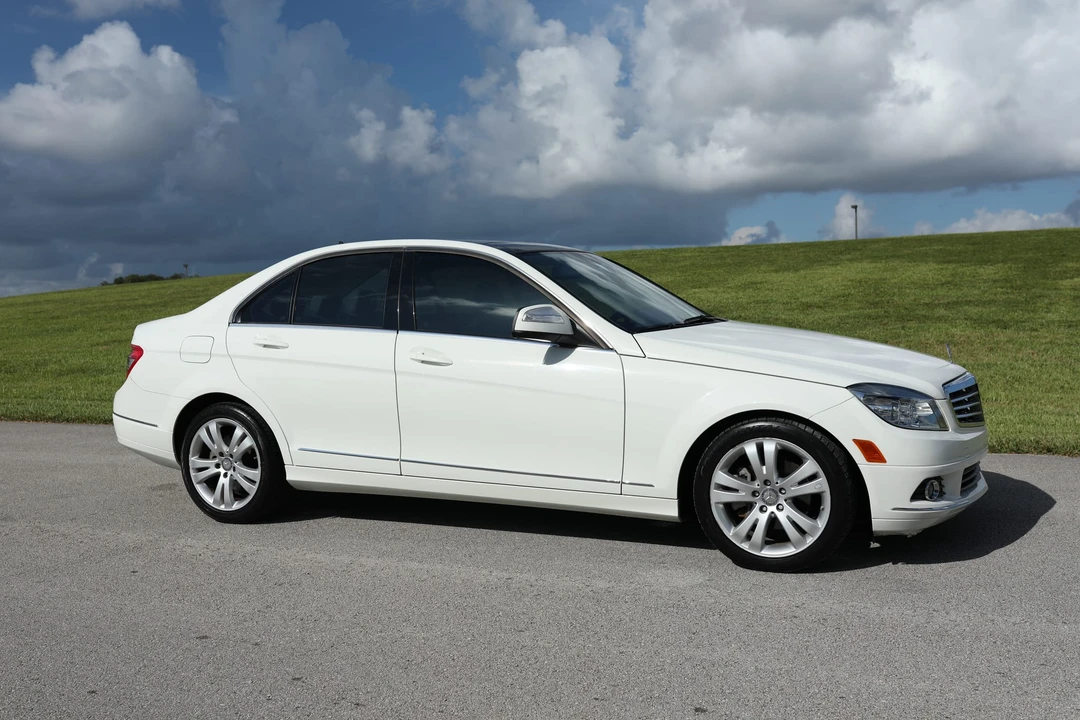 2009 Mercedes-Benz W204 C-Class - Image 14 of 31