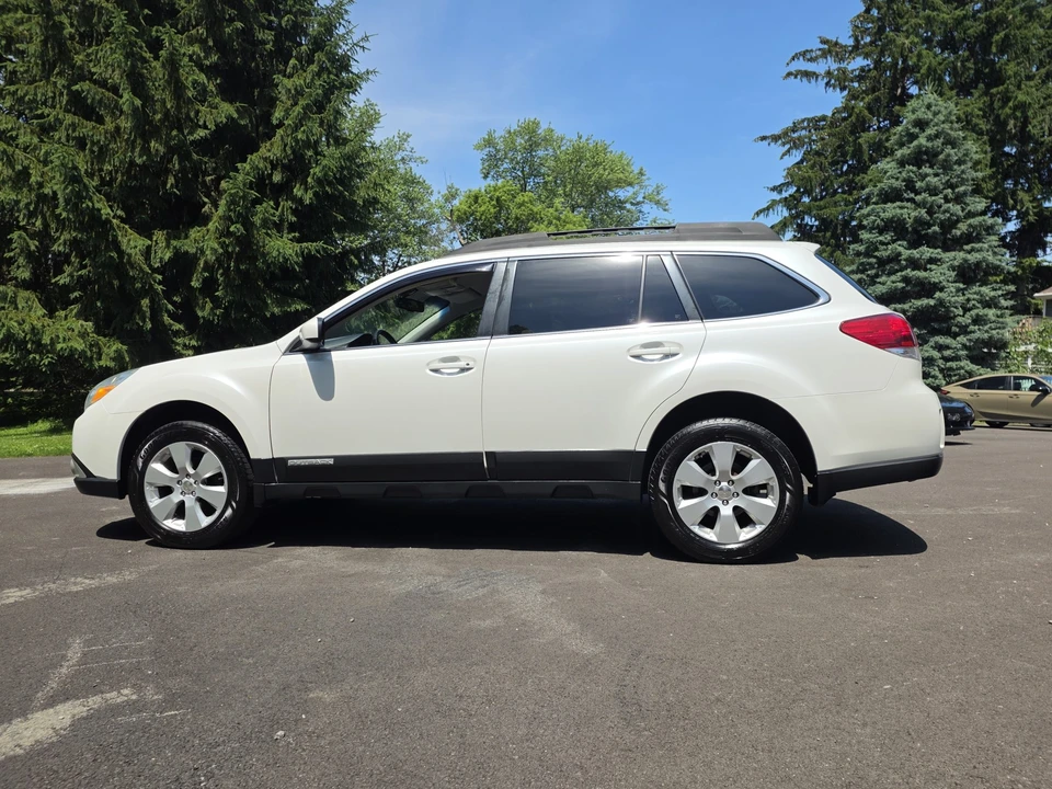 2010 Subaru Outback 4th Gen - Image 11 of 31