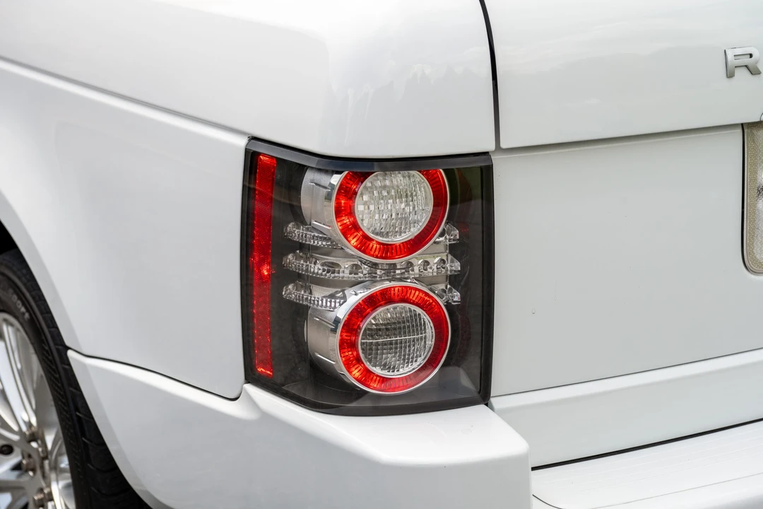 2011 Land Rover Range Rover L322 - Image 19 of 31